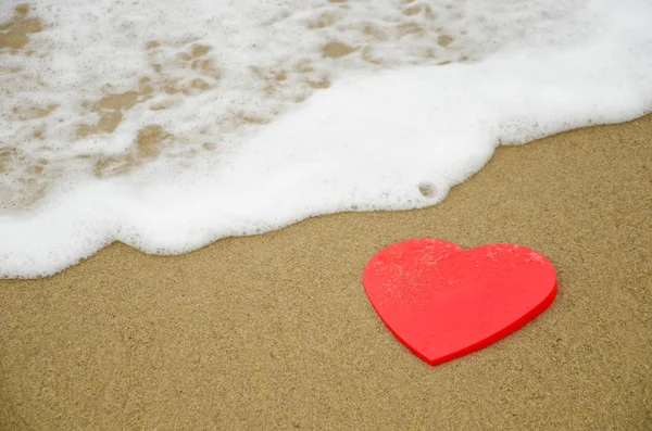 Forme de coeur sur la plage — Photo