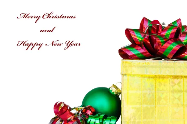 Ajándék doboz és karácsonyi bál - holiday's koncepció — Stock Fotó