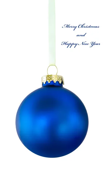 Синий рождественский шар на белом телефоне — стоковое фото