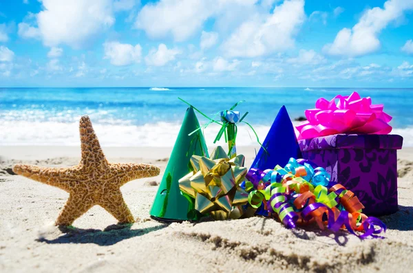 Geburtstagsdekoration am Strand — Stockfoto