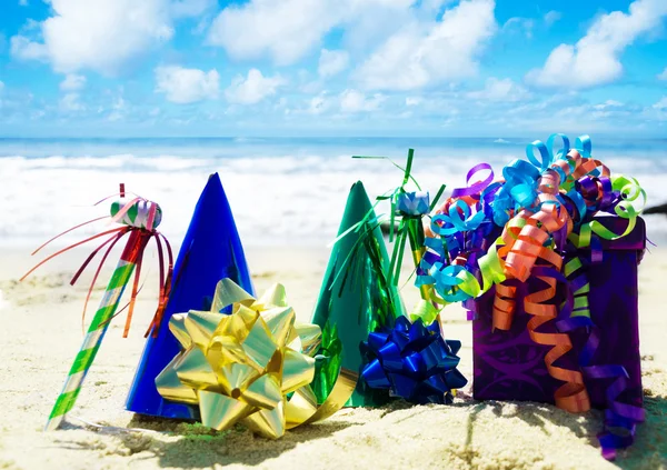 Decorazioni di compleanno sulla spiaggia — Foto Stock