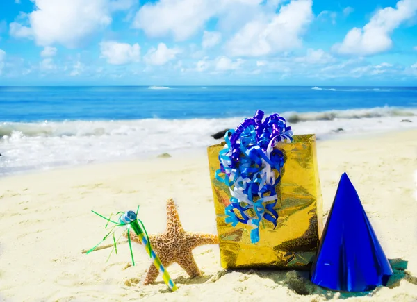 Verjaardagsdecoratie op het strand — Stockfoto