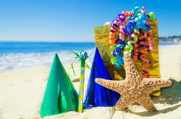 Decoraciones de cumpleaños en la playa — Foto de Stock