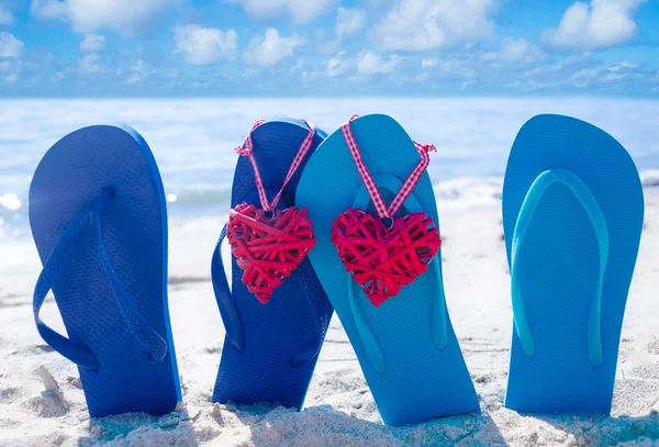Flip flops with hearts on the beach — Stock Photo, Image