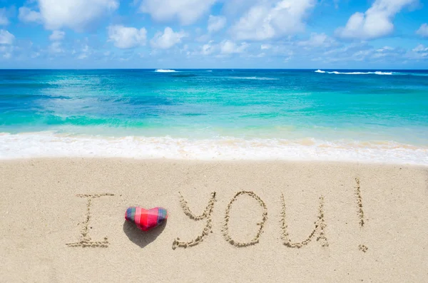 "i love you" teken op het zandstrand — Stockfoto