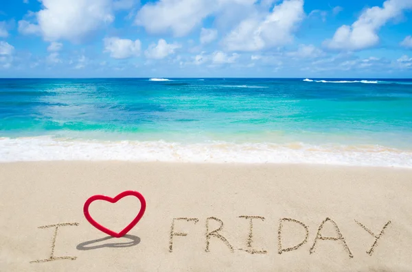 Assine "Eu amo sexta-feira" na praia de areia Fotografia De Stock
