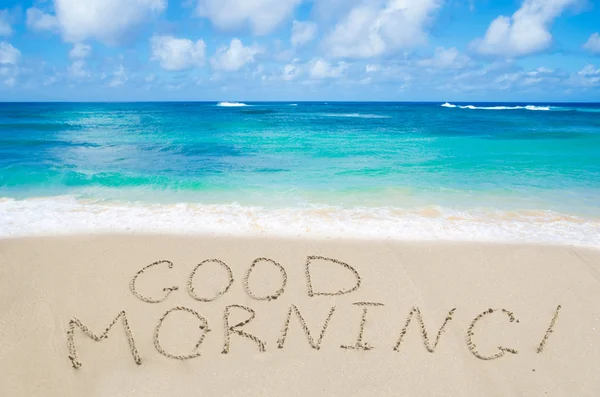 해변에는 "좋은 아침" 서명 — 스톡 사진