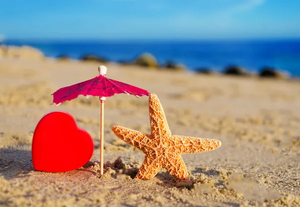 Starfish with heart on the sandy beach — Stock Photo, Image