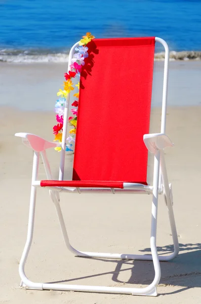 Cadeira de praia junto ao oceano — Fotografia de Stock