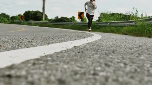 Női Futók Futnak Úton Reggeli Edzésen Maratonra Fitnessz Edzésre Egészséges — Stock videók