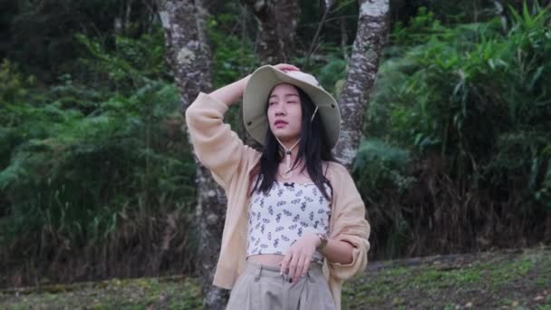 Beautiful Asian Woman Feeling Refreshed Enjoying Nature Forest Girl Enjoys — Stockvideo