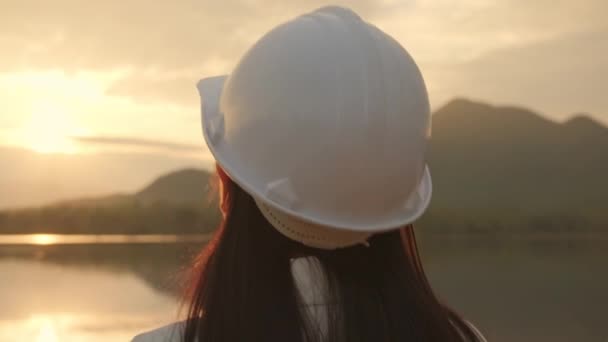 Female Engineer Surveys Dam Construction Site Generate Electricity Confident Woman — Video Stock