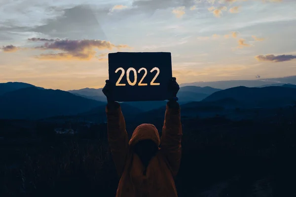 Hands Holding New Year 2022 Silhouette Design Cardboard Background Mountain — Stock Photo, Image