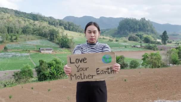 Портрет Молодої Азіатки Еко Ацивістки Стоїть Тропічних Лісах Був Знищений — стокове відео