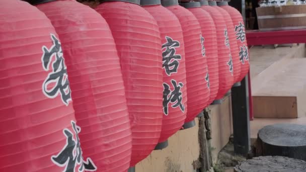 タイのメーホンソン省 バンラックタイ村で中国の旧正月の提灯 提灯の漢字は幸運を意味する — ストック動画