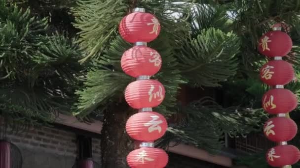 メーホンソン December 2021 中国の旧正月ランタンは タイのバーンラックタイメーホンソン省で幸運を飾るために — ストック動画