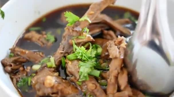 Hühnerfüße Scharfer Suppe Einer Schüssel Thailändisches Essen — Stockvideo