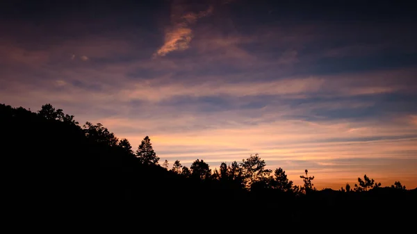 Прекрасний Ландшафтний Силует Вершині Гори Під Час Заходу Сонця Теплим — стокове фото