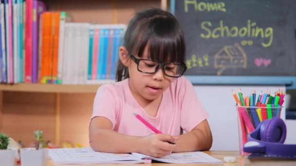 Azjatki Uczą Się Domu Podczas Kwarantanny Nowy Normalny Edukacja Domowa — Wideo stockowe