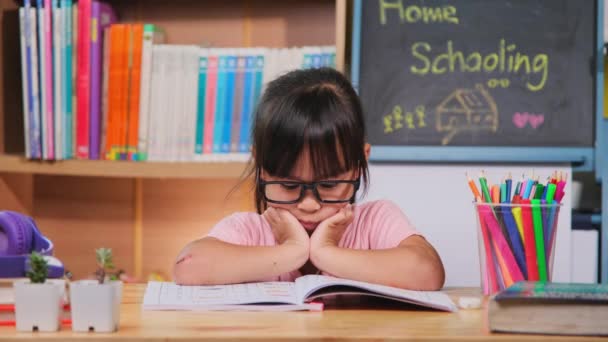 Estudiantes Asiáticas Estudiando Casa Durante Cuarentena Nueva Normal Educación Hogar — Vídeos de Stock