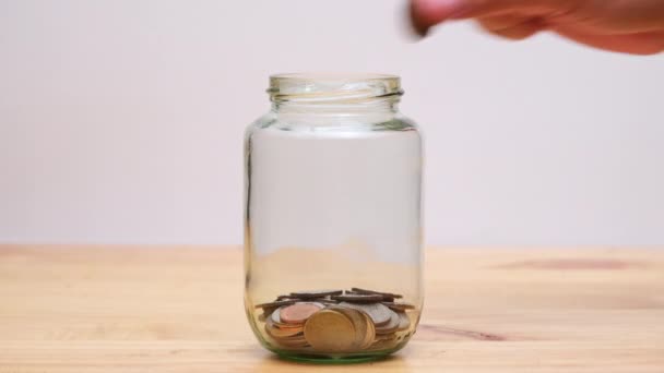 Time Lapse Hands Woman Man Putting Coin Clear Glass Jar — Vídeo de stock