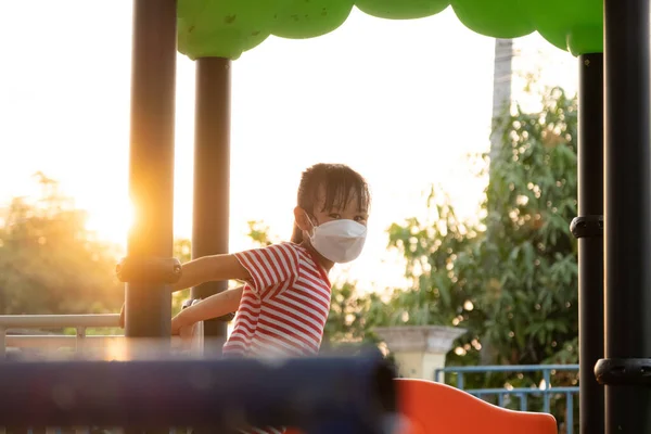 Happy Little Girl Playing Slide Playground Active Little Girl Outdoor — ストック写真