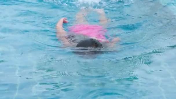 Happy Little Girl Swimming Playing Outdoor Swimming Pool Tropical Resort — Wideo stockowe