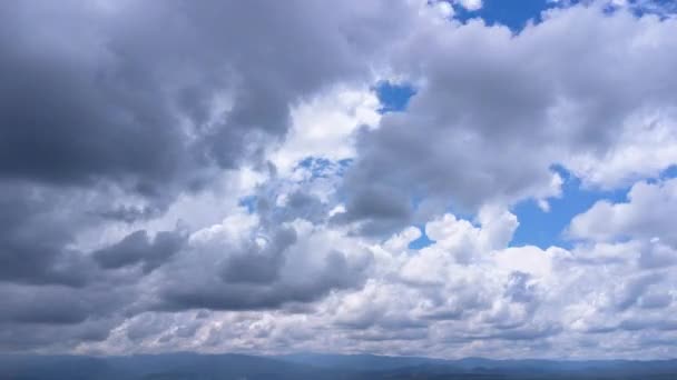 Légi Kilátás Kék Fehér Felhők Nyári Napon Fehér Felhők Napfényes — Stock videók