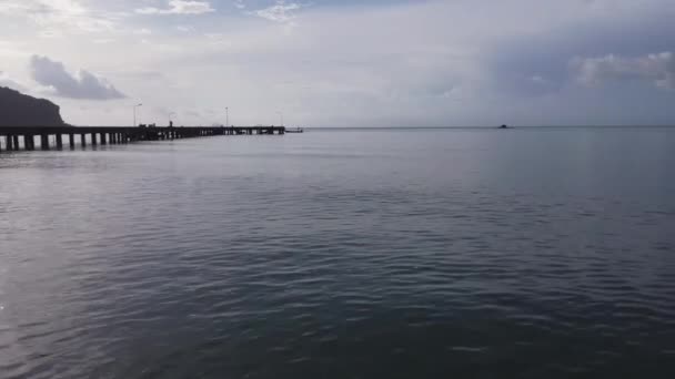 Повітряний Вид Дронів Рибальських Човнів Березі Під Час Низького Припливу — стокове відео