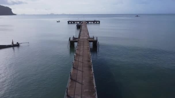 Aerial View Drone Pier Tropical Sea Lot Thai Traditional Longtail — 图库视频影像