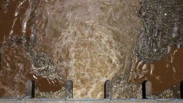 Aerial View Water Released Drainage Channel Concrete Dam Way Overflowing — Stockvideo