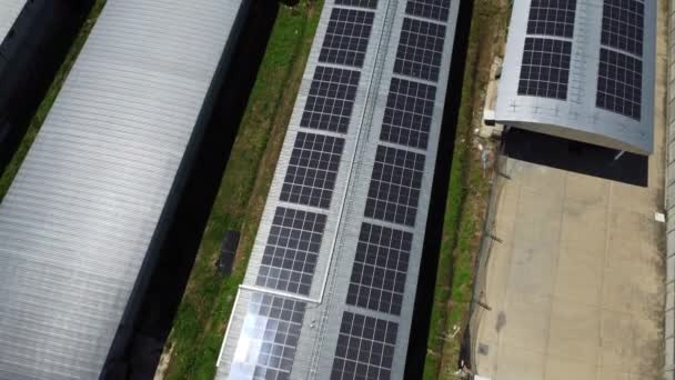 Aerial View Solar Panels Installed Roof Large Industrial Building Warehouse — Vídeo de Stock