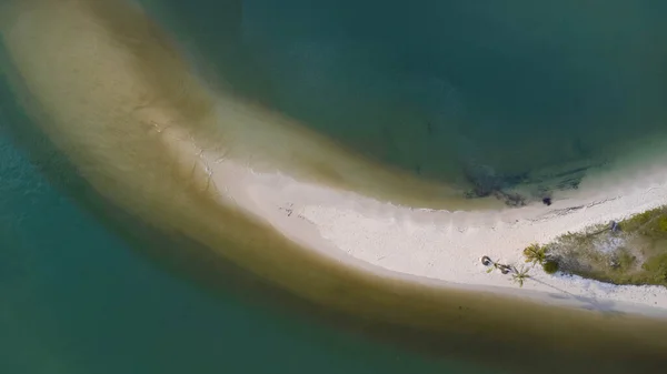 Sandy Beach Jutting Out Middle Sea Beautiful Water Laem Haad — Fotografia de Stock