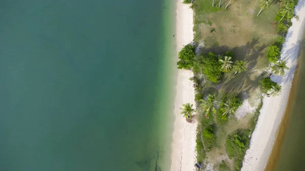 Sandy Beach Jutting Out Middle Sea Beautiful Water Laem Haad — Fotografia de Stock