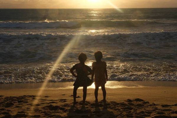 Cute Asian Sisters Playing Beach Summer Vacation Sunset Together Summer — Stock Photo, Image