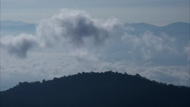 Vista Aérea Del Mar Niebla Las Montañas Tropicales Por Mañana — Vídeos de Stock