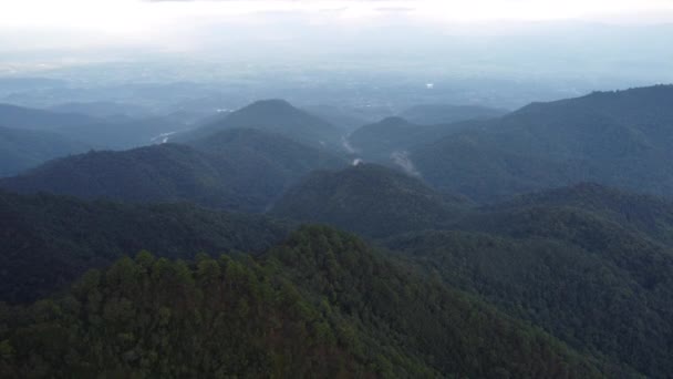 Widok Lotu Ptaka Tropikalne Góry Wczesnym Rankiem Warstwy Gór Tajlandii — Wideo stockowe