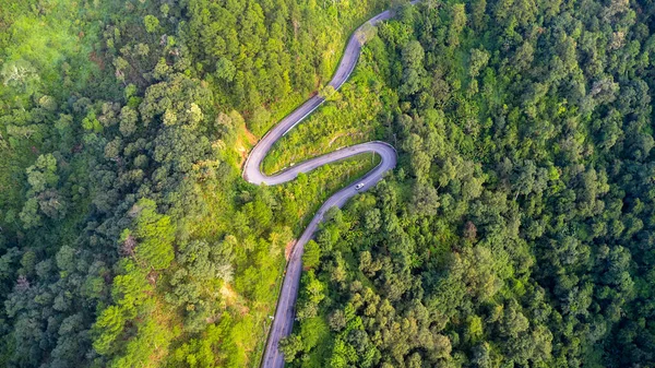 Вид Высоты Холма Красивыми Зелеными Лесами Таиланде Захват Помощью Беспилотника — стоковое фото