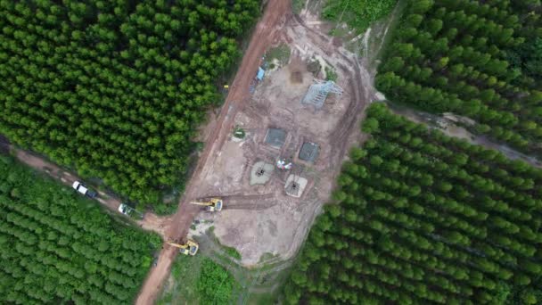 Vista Aérea Las Excavadoras Están Trabajando Los Cimientos Los Pilones — Vídeo de stock