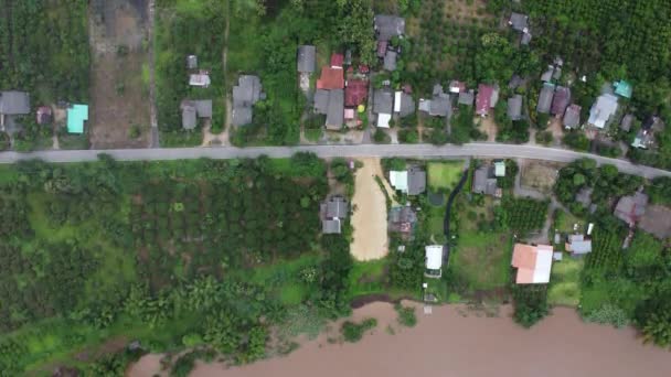 Flygfoto Över Floden Rinner Efter Kraftiga Regn Och Översvämningar Fält — Stockvideo