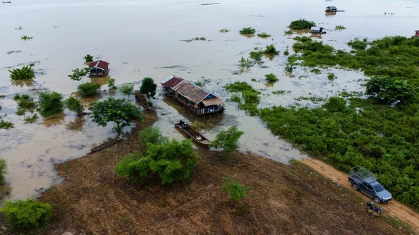 Vista Aérea Barcos Cauda Longa Prado Verde Afetada Por Inundações — Fotografia de Stock