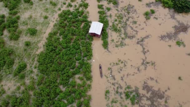 Flygfoto Båtar Och Hus Översvämmade Landsbygden Thailand Ovanifrån Floden Rinner — Stockvideo