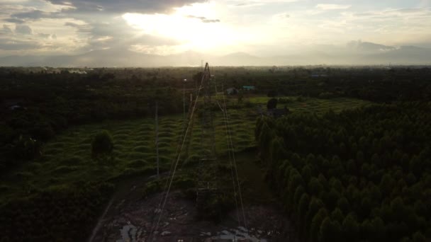 Drone Beelden Van Elektrische Palen Draden Lucht Bij Zonsondergang Het — Stockvideo