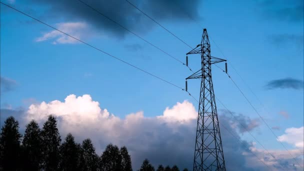 蓝天中的电线杆和电线 乡间的云彩 — 图库视频影像