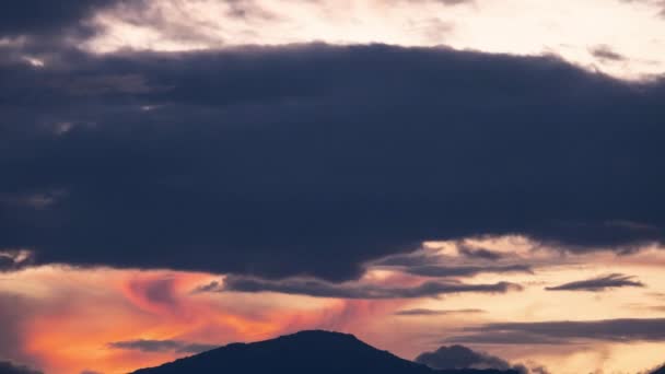 Vista Aérea Céu Bonito Com Nuvens Luz Solar Durante Pôr — Vídeo de Stock