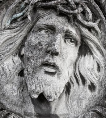 Çarmıhta acı çeken İsa 'nın yüzü