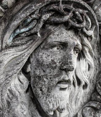 Çarmıhta acı çeken İsa 'nın yüzü