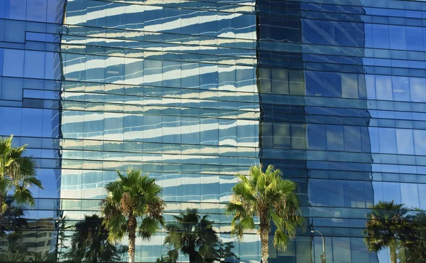 Reflexão do edifício — Fotografia de Stock