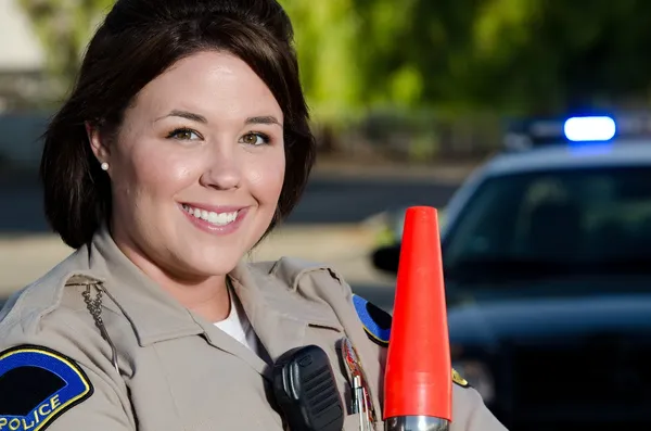 Vrouwelijke politieagent — Stockfoto
