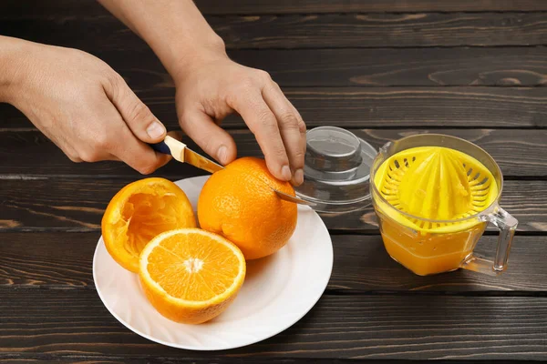 Hands Cut Knife Make Halves Oranges Squeeze Fresh Juice Juicer — Stock fotografie